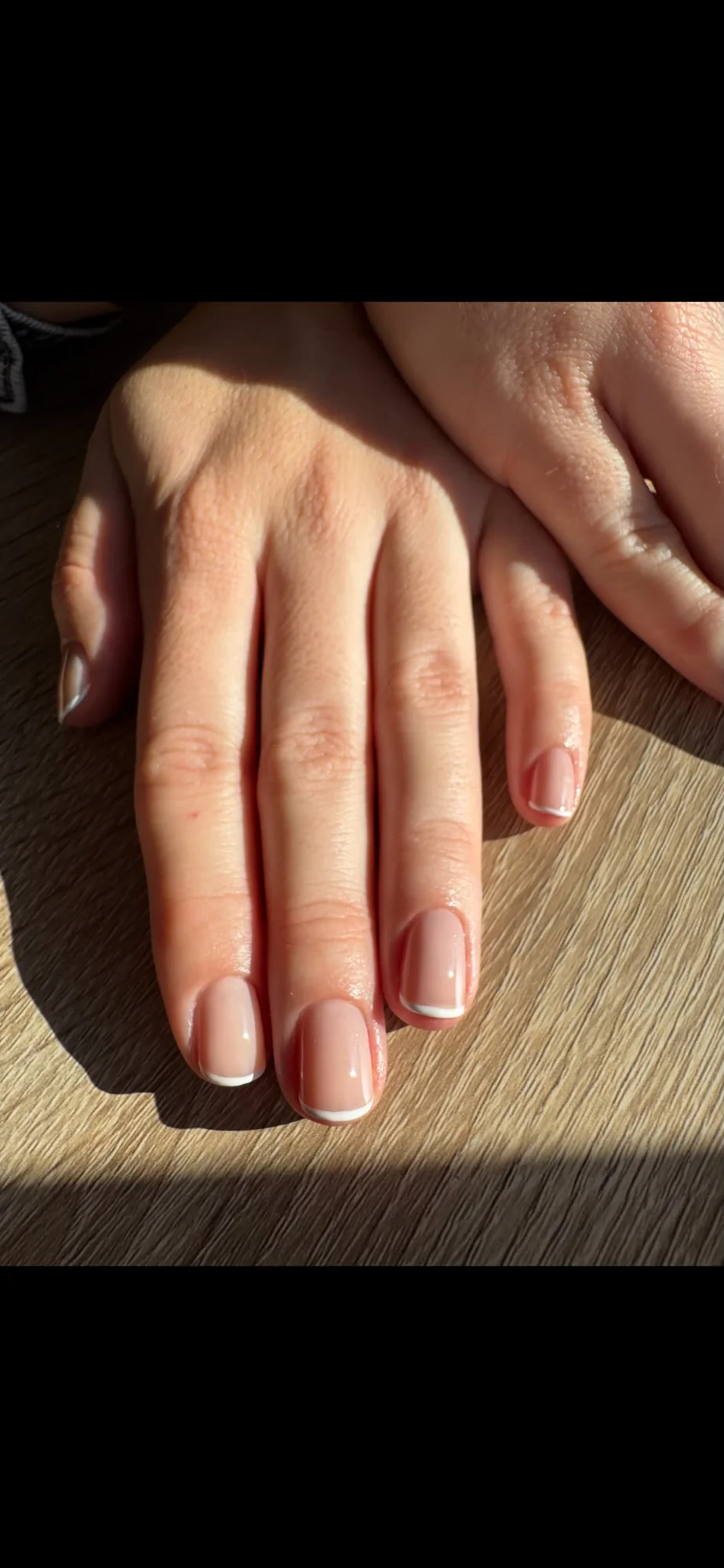 French manucure sur ongles courts — réalisation de Lisa, Ongles Ouest-Lyonnais